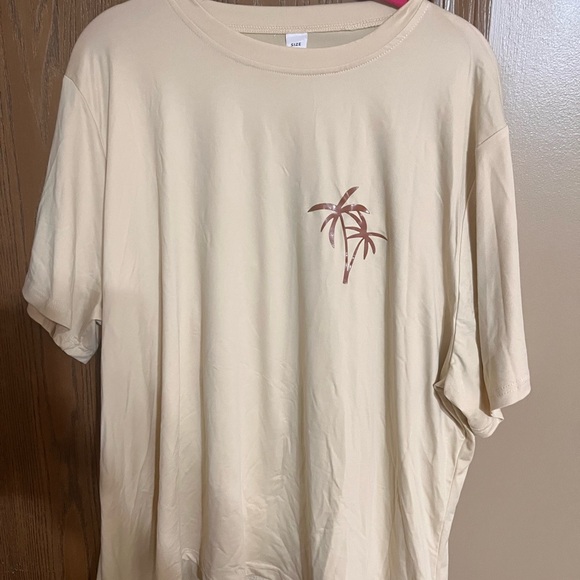 Never Worn Beige Palm Tree Graphic Womens Shirt - Picture 1 of 3